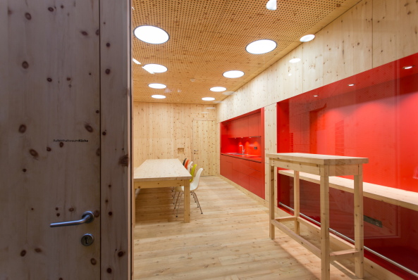 St. Martin in Passeier; Dorfhaus; Andreas Flora; Architekt; Gemeindezentrum; Benjamin Pfitscher; Astlcher; Zirbelholz; Naturstein