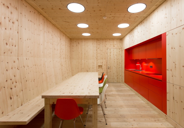 St. Martin in Passeier; Dorfhaus; Andreas Flora; Architekt; Gemeindezentrum; Benjamin Pfitscher; Astlcher; Zirbelholz; Naturstein