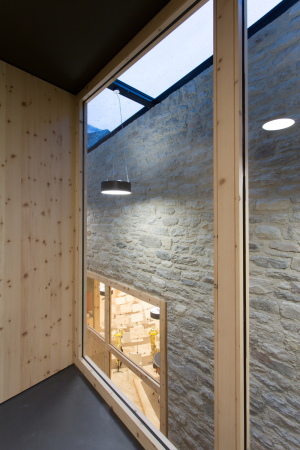 St. Martin in Passeier; Dorfhaus; Andreas Flora; Architekt; Gemeindezentrum; Benjamin Pfitscher; Astlcher; Zirbelholz; Naturstein