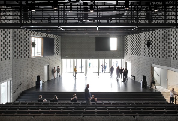dierendonckblancke architects; Beselare; Westflandern; Hohlblocksteine; Auditorium; Belgien