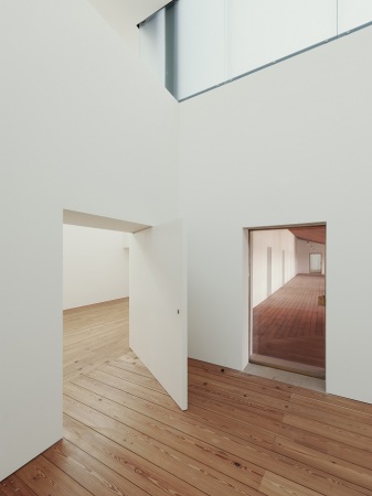 Lorvo, Joao Mendes Ribeiro Arquitecto, Stilles Kloster, Silence Cloisters, Monastery Cloisters, Umbau, Sanierung, Portugal, Hof, Kirche, Stille Architektur, Joao Mendes