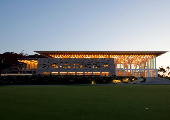 Pritzker-Preis fr Architekt Shigeru Ban, Preise und Awards, Shigeru Ban, Architektur aus Papier, Japan, Tokio, Curtain Wall House, Centre Pompidou-Metz, Holzbau, Tamedia, Architektur aus Japan, Pritzker-Prize, Pritzker-Preistrger, Toyo Ito, Wang Shu, SANAA, David Chipperfield, Daniel Libeskind, Steven Holl, Zaha Hadid, Rem Koolhaas, Architektenawards, Pritzker 2014, Expo 2000