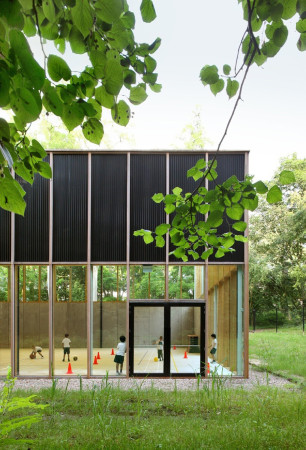 Sporthalle, URA, Yves Malysse Kiki Verbeeck, Belgien, Brssel, Filip Dujardin, KAU Gymnasium, Wald, Glasfassade, Schulsport