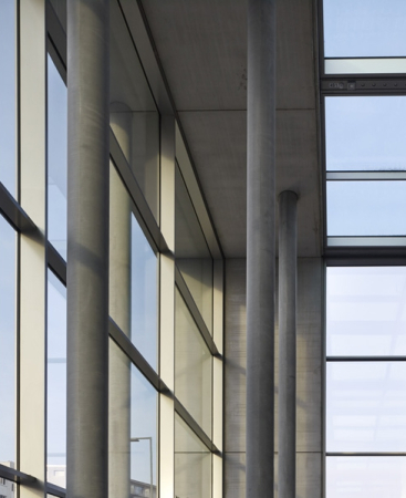 Bauhaus, Berlin, Halensee, Fassade, Baumarkt, Drive-In, Mller Reimann Architekten, Aluminiumhaut, Fachcentrum Bauhaus Berlin, Berliner Woche, Halle, Hallentragwerk, Baumarkt auf dem Kudamm, Thomas Mller und Ivan Reimann, Schaufenster, Neubau Bauhaus Fachzentrum Halensee, Kurfrstendamm / Schwarzbacher Strae