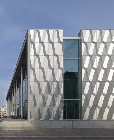 Bauhaus, Berlin, Halensee, Fassade, Baumarkt, Drive-In, Mller Reimann Architekten, Aluminiumhaut, Fachcentrum Bauhaus Berlin, Berliner Woche, Halle, Hallentragwerk, Baumarkt auf dem Kudamm, Thomas Mller und Ivan Reimann, Schaufenster, Neubau Bauhaus Fachzentrum Halensee, Kurfrstendamm / Schwarzbacher Strae