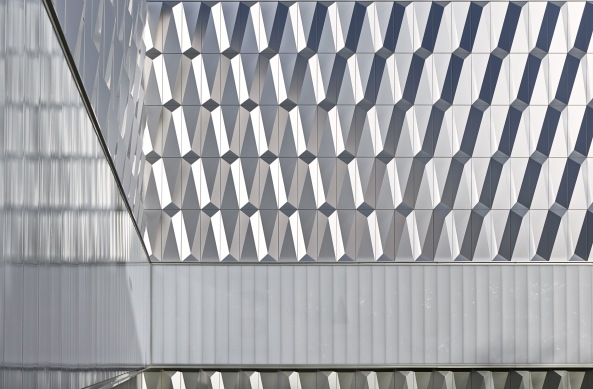 Bauhaus, Berlin, Halensee, Fassade, Baumarkt, Drive-In, Mller Reimann Architekten, Aluminiumhaut, Fachcentrum Bauhaus Berlin, Berliner Woche, Halle, Hallentragwerk, Baumarkt auf dem Kudamm, Thomas Mller und Ivan Reimann, Schaufenster, Neubau Bauhaus Fachzentrum Halensee, Kurfrstendamm / Schwarzbacher Strae