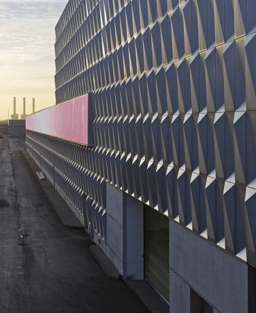 Bauhaus, Berlin, Halensee, Fassade, Baumarkt, Drive-In, Mller Reimann Architekten, Aluminiumhaut, Fachcentrum Bauhaus Berlin, Berliner Woche, Halle, Hallentragwerk, Baumarkt auf dem Kudamm, Thomas Mller und Ivan Reimann, Schaufenster, Neubau Bauhaus Fachzentrum Halensee, Kurfrstendamm / Schwarzbacher Strae