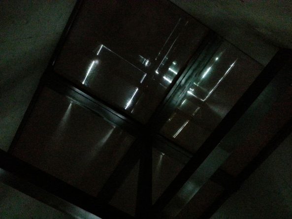 Vertical Glass House Description, Chang/FCJZ, Shinkenchiku Residential Design Competition, Glas, Beton, Atelier FCJZ, Japan Architect Magazine, Yung Ho Chang, Architektur aus China, Bunker, Shanghai, Peking, Wohnexperiment, Monolith, Expo, Privat, Glasboden, Himmel, Fenster, Baunetz, Polina Goldberg, Architektur, Betonfassade, Brutalismus