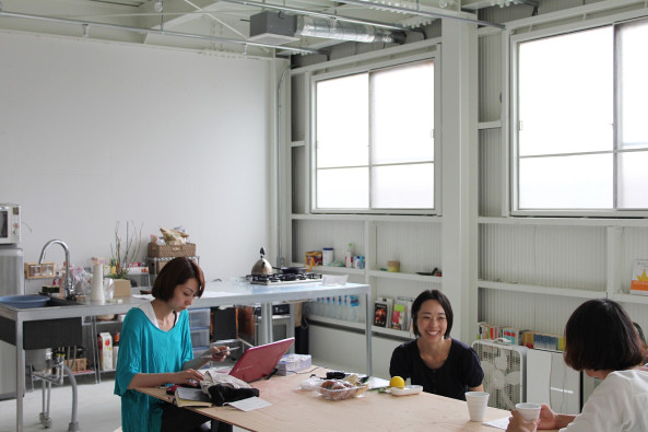 Japan, Hous for seven people, mnm Mio Tsuneyama, Baugruppe, Stahlbau, Leben und Arbeiten, Holzkonstruktion, Stahlbau, Sichtbeton, Sperrholz, Madeleine Kessler