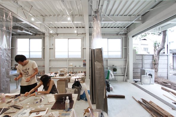 Japan, Hous for seven people, mnm Mio Tsuneyama, Baugruppe, Stahlbau, Leben und Arbeiten, Holzkonstruktion, Stahlbau, Sichtbeton, Sperrholz, Madeleine Kessler