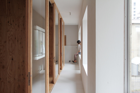 Japan, Hous for seven people, mnm Mio Tsuneyama, Baugruppe, Stahlbau, Leben und Arbeiten, Holzkonstruktion, Stahlbau, Sichtbeton, Sperrholz, Madeleine Kessler