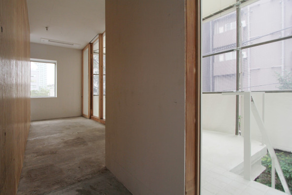 Japan, Hous for seven people, mnm Mio Tsuneyama, Baugruppe, Stahlbau, Leben und Arbeiten, Holzkonstruktion, Stahlbau, Sichtbeton, Sperrholz, Madeleine Kessler