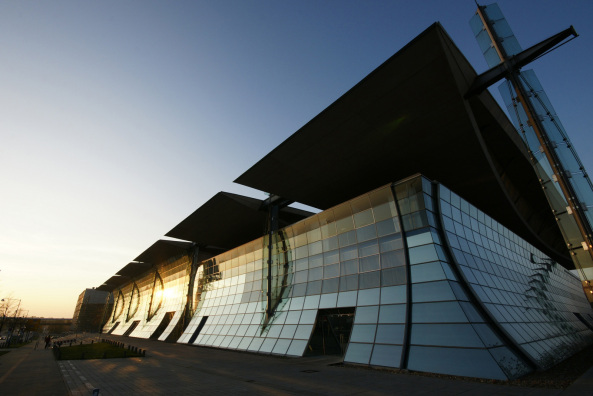Gebaut wurde dann ohne Wettbewerb eine mediokre Lappalie des als Bderknig bekannt gewordenen Architekten Josef Wund aus Friedrichshafen, der den Pavillon praktischerweise auch selbst finanzierte  was sicher nicht zu seinem Schaden war