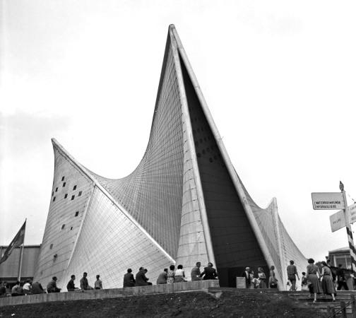 ...und der avantgardistische Philips-Pavillon von Le Corbusier und Iannis Xenakis zu sehen