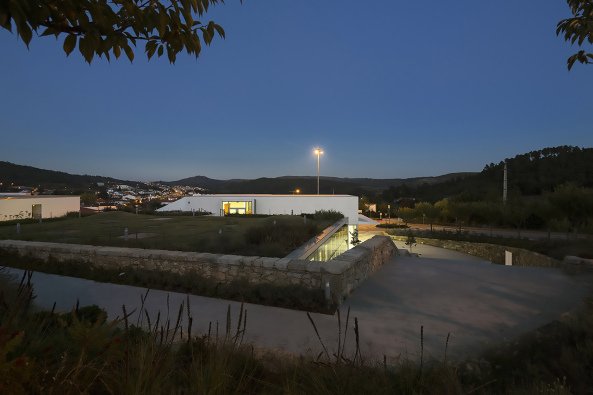 Centro des Artes Nadir Afonso, Louise Braverman Architects, Portugal, Roberto Burle Marx, Museum, Kunstzentrum, Art Museum, FG + SG, Boticas, Braverman, New York, Chaves, Corbusier, Oscar Niemeyer, Landschaft, Grnes Dach, Nadir Afonso