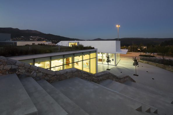 Centro des Artes Nadir Afonso, Louise Braverman Architects, Portugal, Roberto Burle Marx, Museum, Kunstzentrum, Art Museum, FG + SG, Boticas, Braverman, New York, Chaves, Corbusier, Oscar Niemeyer, Landschaft, Grnes Dach, Nadir Afonso