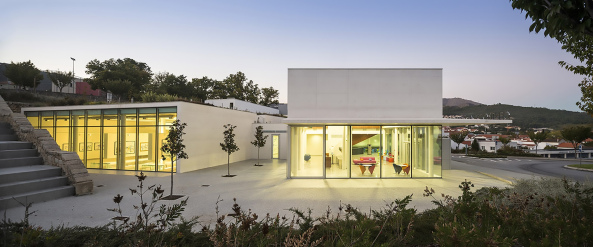 Centro des Artes Nadir Afonso, Louise Braverman Architects, Portugal, Roberto Burle Marx, Museum, Kunstzentrum, Art Museum, FG + SG, Boticas, Braverman, New York, Chaves, Corbusier, Oscar Niemeyer, Landschaft, Grnes Dach, Nadir Afonso