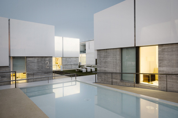 Fundao Social do Quadro Bancrio, Alcabideche, Guedes Cruz Arquitectos, Jos Guedes Cruz, Csar Marques, Marco Martinez Marinho, Cascais, Portugal, Altenheim, Altenwohneim, Seniorenresidenz, Seniorenwohnheim, transluzente Materialien, transluzente fassade, durscheinen