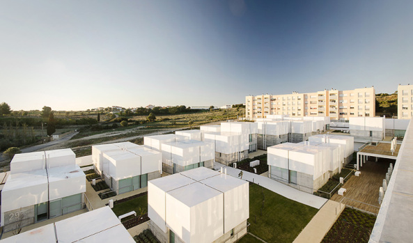 Fundao Social do Quadro Bancrio, Alcabideche, Guedes Cruz Arquitectos, Jos Guedes Cruz, Csar Marques, Marco Martinez Marinho, Cascais, Portugal, Altenheim, Altenwohneim, Seniorenresidenz, Seniorenwohnheim, transluzente Materialien, transluzente fassade, durscheinen