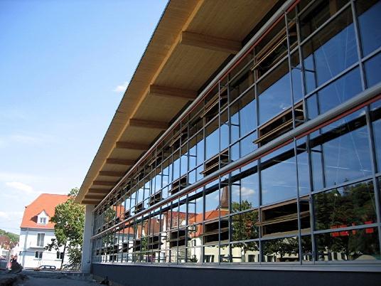 Sporthalle in Stuttgart-Obertrkheim eingeweiht