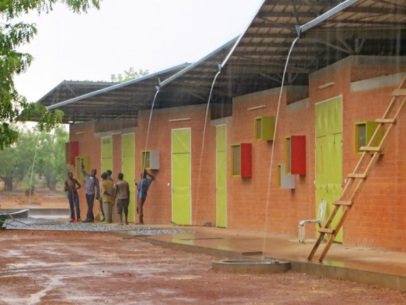 Clinic Leo, Krankenhaus in Afrika, Afrika, Bauen mit Lehm, Burkina Faso, Francis Kere, Kere Architecture, Lehmsteine, Operieren in Afrika, Klinik in Burkina, Lo, Architektur aus Afrika, african architecture, Dibdo Francis Kr, Schulbausteine fr Gando, Kr Architecture, Gando, Dano, Aga Khan Award for Architecture, Operndorf, Schulen in Afrika, Christoph Schlingensief, Remdoogo, Medical Centre, Lo, Regenzeit, Lehmbau, Wasseraufbereitung, Krankenstation, Bauen fr die Dritte Welt, Ouagadougou, Holcim Award, Global Architecture, Learning from Africa