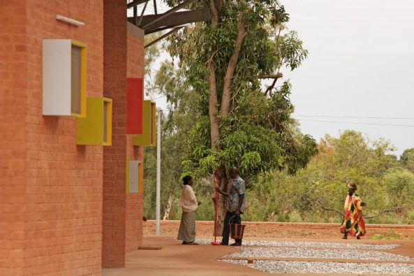 Clinic Leo, Krankenhaus in Afrika, Afrika, Bauen mit Lehm, Burkina Faso, Francis Kere, Kere Architecture, Lehmsteine, Operieren in Afrika, Klinik in Burkina, Lo, Architektur aus Afrika, african architecture, Dibdo Francis Kr, Schulbausteine fr Gando, Kr Architecture, Gando, Dano, Aga Khan Award for Architecture, Operndorf, Schulen in Afrika, Christoph Schlingensief, Remdoogo, Medical Centre, Lo, Regenzeit, Lehmbau, Wasseraufbereitung, Krankenstation, Bauen fr die Dritte Welt, Ouagadougou, Holcim Award, Global Architecture, Learning from Africa