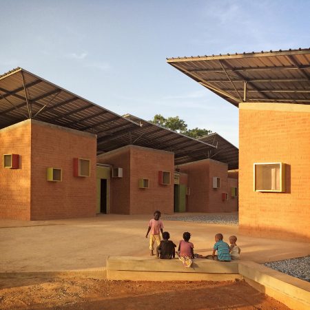 Clinic Leo, Krankenhaus in Afrika, Afrika, Bauen mit Lehm, Burkina Faso, Francis Kere, Kere Architecture, Lehmsteine, Operieren in Afrika, Klinik in Burkina, Lo, Architektur aus Afrika, african architecture, Dibdo Francis Kr, Schulbausteine fr Gando, Kr Architecture, Gando, Dano, Aga Khan Award for Architecture, Operndorf, Schulen in Afrika, Christoph Schlingensief, Remdoogo, Medical Centre, Lo, Regenzeit, Lehmbau, Wasseraufbereitung, Krankenstation, Bauen fr die Dritte Welt, Ouagadougou, Holcim Award, Global Architecture, Learning from Africa