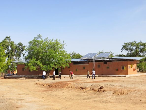 Clinic Leo, Krankenhaus in Afrika, Afrika, Bauen mit Lehm, Burkina Faso, Francis Kere, Kere Architecture, Lehmsteine, Operieren in Afrika, Klinik in Burkina, Lo, Architektur aus Afrika, african architecture, Dibdo Francis Kr, Schulbausteine fr Gando, Kr Architecture, Gando, Dano, Aga Khan Award for Architecture, Operndorf, Schulen in Afrika, Christoph Schlingensief, Remdoogo, Medical Centre, Lo, Regenzeit, Lehmbau, Wasseraufbereitung, Krankenstation, Bauen fr die Dritte Welt, Ouagadougou, Holcim Award, Global Architecture, Learning from Africa