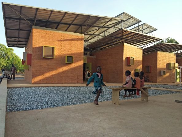 Clinic Leo, Krankenhaus in Afrika, Afrika, Bauen mit Lehm, Burkina Faso, Francis Kere, Kere Architecture, Lehmsteine, Operieren in Afrika, Klinik in Burkina, Lo, Architektur aus Afrika, african architecture, Dibdo Francis Kr, Schulbausteine fr Gando, Kr Architecture, Gando, Dano, Aga Khan Award for Architecture, Operndorf, Schulen in Afrika, Christoph Schlingensief, Remdoogo, Medical Centre, Lo, Regenzeit, Lehmbau, Wasseraufbereitung, Krankenstation, Bauen fr die Dritte Welt, Ouagadougou, Holcim Award, Global Architecture, Learning from Africa