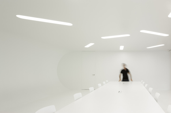 ACXT, Aitor Ortiz, Baskenland, baskisches Nationalarchiv, Archivgebude, Archiv, Historical Archive of the Basque Country, Mara de Haro, 3, Bilbao, Archivo Histrico de Euskadi, Gonzalo Carro, Glasfassade, Interriodesign, Design, Spanien, Iberische Halbinsel, gefaltete Fassade, Lagerhaus, Kellergeschoss, Erdgeschoss, Rasen, Brogebude, Leserume, Lesesaal, Bibliothek, Arbeitsraum, Aktenschrank, bedrucktes Glas