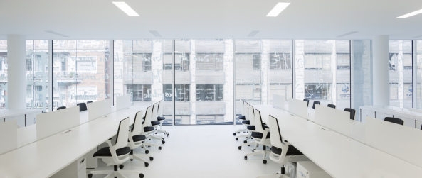 ACXT, Aitor Ortiz, Baskenland, baskisches Nationalarchiv, Archivgebude, Archiv, Historical Archive of the Basque Country, Mara de Haro, 3, Bilbao, Archivo Histrico de Euskadi, Gonzalo Carro, Glasfassade, Interriodesign, Design, Spanien, Iberische Halbinsel, gefaltete Fassade, Lagerhaus, Kellergeschoss, Erdgeschoss, Rasen, Brogebude, Leserume, Lesesaal, Bibliothek, Arbeitsraum, Aktenschrank, bedrucktes Glas