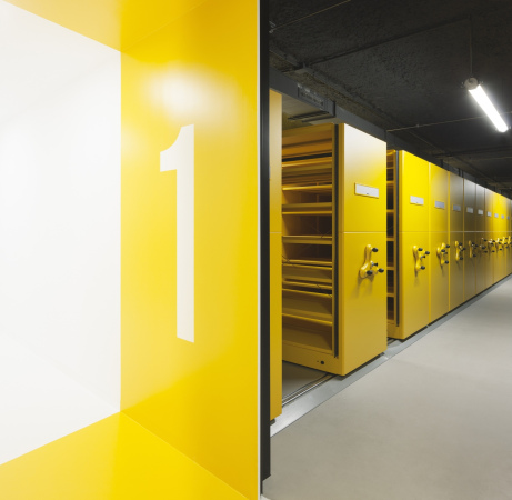 ACXT, Aitor Ortiz, Baskenland, baskisches Nationalarchiv, Archivgeb�ude, Archiv, Historical Archive of the Basque Country, Mar�a de Haro, 3, Bilbao, Archivo Hist�rico de Euskadi, Gonzalo Carro, Glasfassade, Interriodesign, Design, Spanien, Iberische Halbinsel, gefaltete Fassade, Lagerhaus, Kellergeschoss, Erdgeschoss, Rasen, B�rogeb�ude, Leser�ume, Lesesaal, Bibliothek, Arbeitsraum, Aktenschrank, bedrucktes Glas