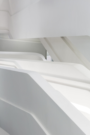 Hochhaus, Universittsgebude, Zaha Hadid, Iwan Baan, Jockey Club Innovation Tower, The Hong Kong Polytechnic University, Hongkong, Hochschulgebude, Hochstrae, Dynamik, Glasfassade, Blob-Architektur, Parametric Design, parametrisches Entwerfen, Fuballplatz, Patrik Schumacher, Studenten, Student Centre, Fensterband, Fassade