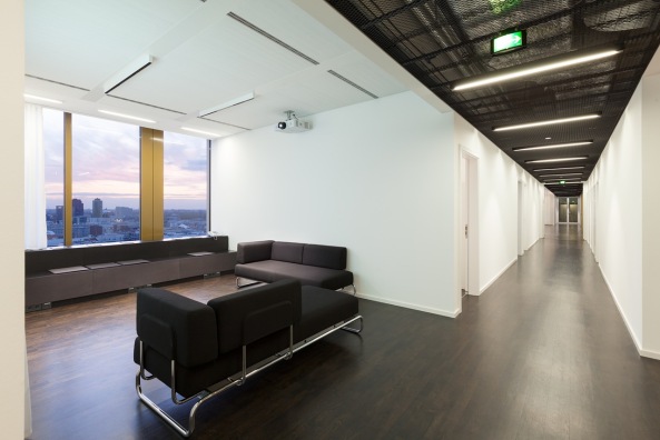 Umbau; Vorstandsetage; Axel-Springer; Verlag; Hochhaus; Kai Nikolaus Grne; Caspar Teichgrber; Martin Schmitt Architektur, Highrise, Newspaper, Architecture, Bro, Office, Axel-Springer-Hochhaus, Co-Working Space in der Vorstandsetage, Luise Rellensmann, Kai Nikolaus Grne, Caspar Teichgrber mit Martin Schmitt Architektur, Matthias Dpfner, Broflur, working, journalist, Aluminium, Window