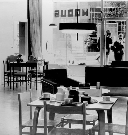 BRD, ehemalige Bundesrepublik Deutschland, Auto, M�bel, Wirtschaftswunder, Aufbruch, Nachkriegszeit, Nachkriegsjahre, Ruinen, Erna Wagner-Hehmke, Marshallplan, Bonn, Haus der Geschichte, Vorkriegsmoderne, K�fer, Nierentisch, Bungalow, Museum August Kestner, Design, Straubing, Wiederaufbau und Wirtschaftswunder, Wandel der Arbeitswelt nach 1945, Globalisierung, Werbung, Erfolgscigaretten, Amerika, Holz, Naturstein, Josef Heinrich Darchinger, Herbert Maschke, Konsumgesellschaft, Bonner Republik