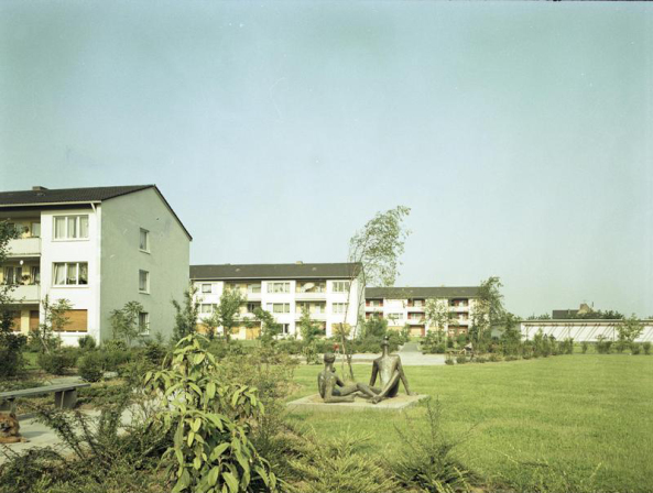 BRD, ehemalige Bundesrepublik Deutschland, Auto, M�bel, Wirtschaftswunder, Aufbruch, Nachkriegszeit, Nachkriegsjahre, Ruinen, Erna Wagner-Hehmke, Marshallplan, Bonn, Haus der Geschichte, Vorkriegsmoderne, K�fer, Nierentisch, Bungalow, Museum August Kestner, Design, Straubing, Wiederaufbau und Wirtschaftswunder, Wandel der Arbeitswelt nach 1945, Globalisierung, Werbung, Erfolgscigaretten, Amerika, Holz, Naturstein, Josef Heinrich Darchinger, Herbert Maschke, Konsumgesellschaft, Bonner Republik