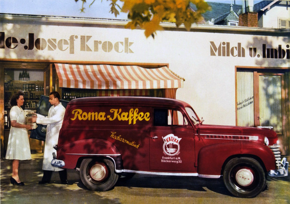 BRD, ehemalige Bundesrepublik Deutschland, Auto, Mbel, Wirtschaftswunder, Aufbruch, Nachkriegszeit, Nachkriegsjahre, Ruinen, Erna Wagner-Hehmke, Marshallplan, Bonn, Haus der Geschichte, Vorkriegsmoderne, Kfer, Nierentisch, Bungalow, Museum August Kestner, Design, Straubing, Wiederaufbau und Wirtschaftswunder, Wandel der Arbeitswelt nach 1945, Globalisierung, Werbung, Erfolgscigaretten, Amerika, Holz, Naturstein, Josef Heinrich Darchinger, Herbert Maschke, Konsumgesellschaft, Bonner Republik