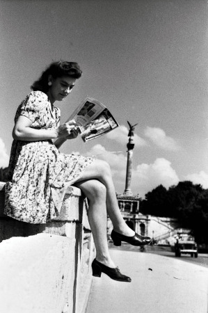 BRD, ehemalige Bundesrepublik Deutschland, Auto, M�bel, Wirtschaftswunder, Aufbruch, Nachkriegszeit, Nachkriegsjahre, Ruinen, Erna Wagner-Hehmke, Marshallplan, Bonn, Haus der Geschichte, Vorkriegsmoderne, K�fer, Nierentisch, Bungalow, Museum August Kestner, Design, Straubing, Wiederaufbau und Wirtschaftswunder, Wandel der Arbeitswelt nach 1945, Globalisierung, Werbung, Erfolgscigaretten, Amerika, Holz, Naturstein, Josef Heinrich Darchinger, Herbert Maschke, Konsumgesellschaft, Bonner Republik