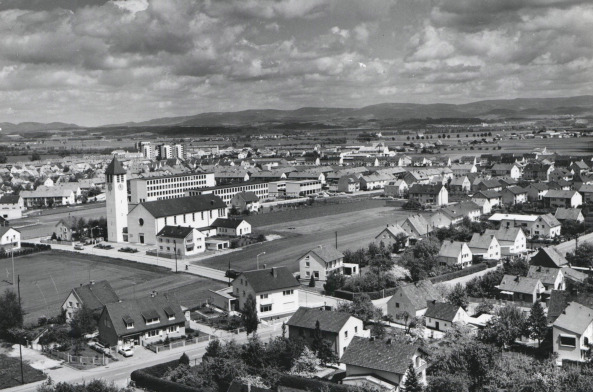 BRD, ehemalige Bundesrepublik Deutschland, Auto, M�bel, Wirtschaftswunder, Aufbruch, Nachkriegszeit, Nachkriegsjahre, Ruinen, Erna Wagner-Hehmke, Marshallplan, Bonn, Haus der Geschichte, Vorkriegsmoderne, K�fer, Nierentisch, Bungalow, Museum August Kestner, Design, Straubing, Wiederaufbau und Wirtschaftswunder, Wandel der Arbeitswelt nach 1945, Globalisierung, Werbung, Erfolgscigaretten, Amerika, Holz, Naturstein, Josef Heinrich Darchinger, Herbert Maschke, Konsumgesellschaft, Bonner Republik