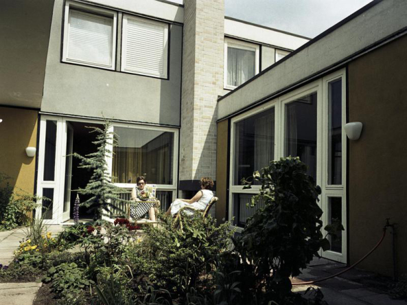 BRD, ehemalige Bundesrepublik Deutschland, Auto, M�bel, Wirtschaftswunder, Aufbruch, Nachkriegszeit, Nachkriegsjahre, Ruinen, Erna Wagner-Hehmke, Marshallplan, Bonn, Haus der Geschichte, Vorkriegsmoderne, K�fer, Nierentisch, Bungalow, Museum August Kestner, Design, Straubing, Wiederaufbau und Wirtschaftswunder, Wandel der Arbeitswelt nach 1945, Globalisierung, Werbung, Erfolgscigaretten, Amerika, Holz, Naturstein, Josef Heinrich Darchinger, Herbert Maschke, Konsumgesellschaft, Bonner Republik