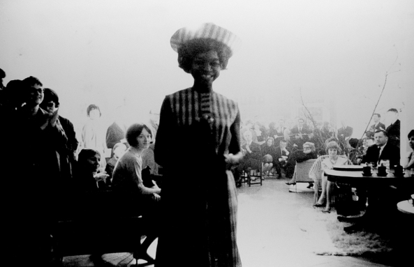 BRD, ehemalige Bundesrepublik Deutschland, Auto, M�bel, Wirtschaftswunder, Aufbruch, Nachkriegszeit, Nachkriegsjahre, Ruinen, Erna Wagner-Hehmke, Marshallplan, Bonn, Haus der Geschichte, Vorkriegsmoderne, K�fer, Nierentisch, Bungalow, Museum August Kestner, Design, Straubing, Wiederaufbau und Wirtschaftswunder, Wandel der Arbeitswelt nach 1945, Globalisierung, Werbung, Erfolgscigaretten, Amerika, Holz, Naturstein, Josef Heinrich Darchinger, Herbert Maschke, Konsumgesellschaft, Bonner Republik