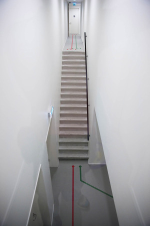 Pieter Bannenberg, Walter van Dijk, Kamiel Klaasse, Mark Linnemann, NL Architects, Spordtgebouw Dordrecht, Wim Sjerps, Arne van Wees, Bobby de Graaf, Stephan Schlecke, Arne van Wees, Properstok Leerpark Dordrecht, West 8, Sporthalle, Kletterwand, Sportgebude, Kletterhalle, Schuppen, Sportschuppen, Niederlande, Dutch, Superdutch, Kiste, Box, Trennwand, Etagenhalle