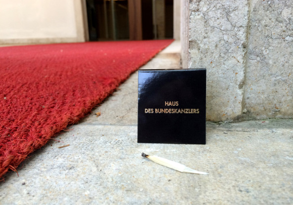 Stillstand im Pavillon, Deutscher Pavillon, German Pavillon, Bungalow Germania, Sep Ruf, Haus der Geschichte in Bonn, Kanzlerbungalow, Bonn, Venedig, Giardini, Alex Lehnerer, Savvas Ciriacidis, Sally Below, Kanzlerbenz, Mercedes Benz, Cars and architecture, Ausstellung, exhibtion, architecture, architects, Baunetz, uncube, Jeanette Kunsmann, Torsten Seidel, Haus des Bundeskanzlers, germany, german chancellor, rekonstruktion, German Pavilion, which features a replica of a historic building, Helmut Kohl, Ludwig Erhard, Bonner Gelb, Holz, Backstein, Moderne, Wohnzimmer der Nation, Absorbing Modernity, Rem Koolhaas, La Biennale, Venice