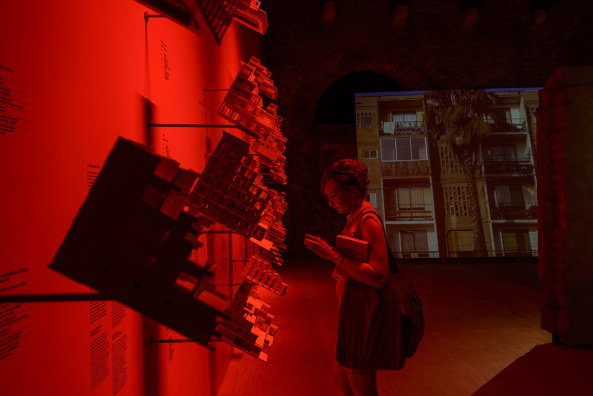 Rem Koolhaas, OMA, AMO, Koolhaas-Video, Koolhaas Interview, Biennale, Architekturbiennale, Baunetz- TV, Stephan Burkoff, Biennale Venice, architecture, Architektur, Should does not register in my vocabulary, movie, architecture, Baunetz, golden lion, south corea, s�dkorea, chile, Salavador Allende, Plattenbau, koreanische Halbinse, Crow�s Eye View, Monolith Controversies, Modernity: Promise or Menace?, France, Frankreich, Russia, Russland, Fair Enough: Russia�s Past Our Present, Phyllis Lambert, Sales Oddity, Intermundia, Radical Pedagogies, Italian Limes, Symbolpolitik, Jury, Entscheidung , silberner L�we, silver lion, Venice, Giardini