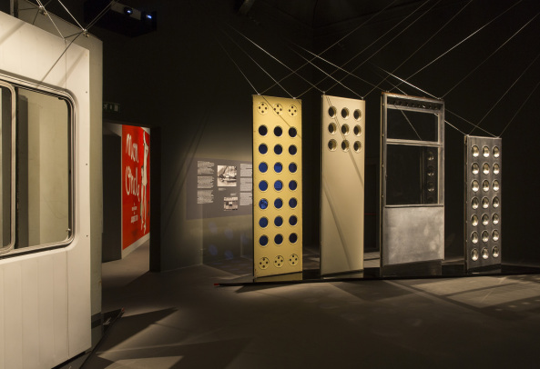 Rem Koolhaas, OMA, AMO, Koolhaas-Video, Koolhaas Interview, Biennale, Architekturbiennale, Baunetz- TV, Stephan Burkoff, Biennale Venice, architecture, Architektur, Should does not register in my vocabulary, movie, architecture, Baunetz, golden lion, south corea, s�dkorea, chile, Salavador Allende, Plattenbau, koreanische Halbinse, Crow�s Eye View, Monolith Controversies, Modernity: Promise or Menace?, France, Frankreich, Russia, Russland, Fair Enough: Russia�s Past Our Present, Phyllis Lambert, Sales Oddity, Intermundia, Radical Pedagogies, Italian Limes, Symbolpolitik, Jury, Entscheidung , silberner L�we, silver lion, Venice, Giardini