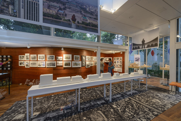 Rem Koolhaas, OMA, AMO, Koolhaas-Video, Koolhaas Interview, Biennale, Architekturbiennale, Baunetz- TV, Stephan Burkoff, Biennale Venice, architecture, Architektur, Should does not register in my vocabulary, movie, architecture, Baunetz, golden lion, south corea, s�dkorea, chile, Salavador Allende, Plattenbau, koreanische Halbinse, Crow�s Eye View, Monolith Controversies, Modernity: Promise or Menace?, France, Frankreich, Russia, Russland, Fair Enough: Russia�s Past Our Present, Phyllis Lambert, Sales Oddity, Intermundia, Radical Pedagogies, Italian Limes, Symbolpolitik, Jury, Entscheidung