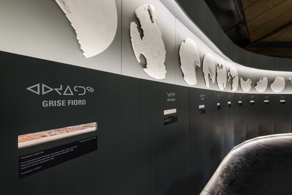 Rem Koolhaas, OMA, AMO, Koolhaas-Video, Koolhaas Interview, Biennale, Architekturbiennale, Baunetz- TV, Stephan Burkoff, Biennale Venice, architecture, Architektur, Should does not register in my vocabulary, movie, architecture, Baunetz, golden lion, south corea, s�dkorea, chile, Salavador Allende, Plattenbau, koreanische Halbinse, Crow�s Eye View, Monolith Controversies, Modernity: Promise or Menace?, France, Frankreich, Russia, Russland, Fair Enough: Russia�s Past Our Present, Phyllis Lambert, Sales Oddity, Intermundia, Radical Pedagogies, Italian Limes, Symbolpolitik, Jury, Entscheidung , silberner L�we, silver lion, Venice, Giardini