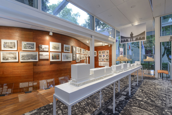 Rem Koolhaas, OMA, AMO, Koolhaas-Video, Koolhaas Interview, Biennale, Architekturbiennale, Baunetz- TV, Stephan Burkoff, Biennale Venice, architecture, Architektur, Should does not register in my vocabulary, movie, architecture, Baunetz, golden lion, south corea, s�dkorea, chile, Salavador Allende, Plattenbau, koreanische Halbinse, Crow�s Eye View, Monolith Controversies, Modernity: Promise or Menace?, France, Frankreich, Russia, Russland, Fair Enough: Russia�s Past Our Present, Phyllis Lambert, Sales Oddity, Intermundia, Radical Pedagogies, Italian Limes, Symbolpolitik, Jury, Entscheidung