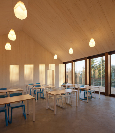 Ecole Rudolf Steiner, Lausanne, Crissier, Localarchitecture, Holz, Laubengang, Schule