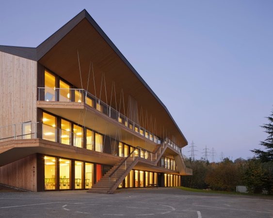 Ecole Rudolf Steiner, Lausanne, Crissier, Localarchitecture, Holz, Laubengang, Schule